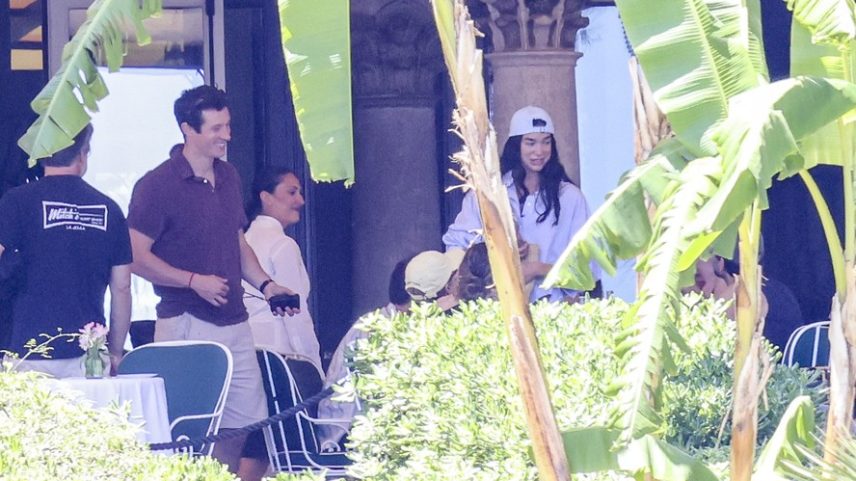 Dua Lipa e Callum Turner — Foto: The Grosby Group