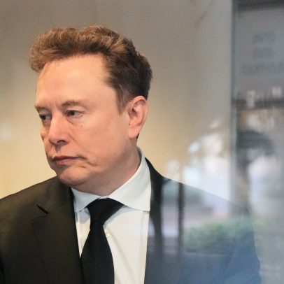 Deputada britânica processa empresa de Elon Musk por imagens IA de biquíni