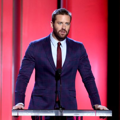 Armie Hammer compara exílio em Hollywood a crucificação