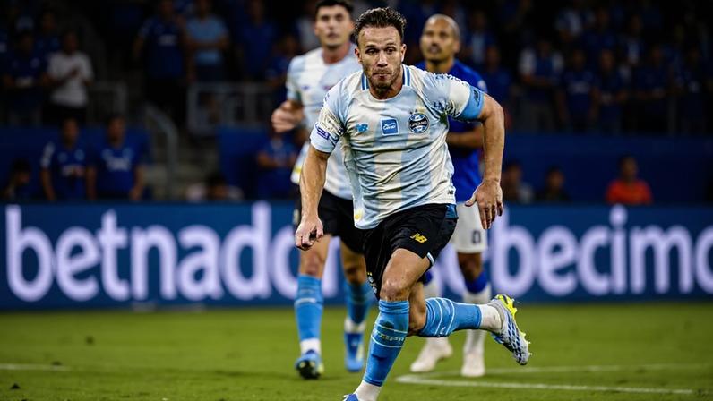 Grêmio anuncia saída de Arthur após impasse em renovação