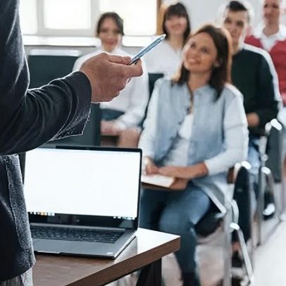 IA presente nas escolas deve transformar métodos de ensino, dizem especialistas
