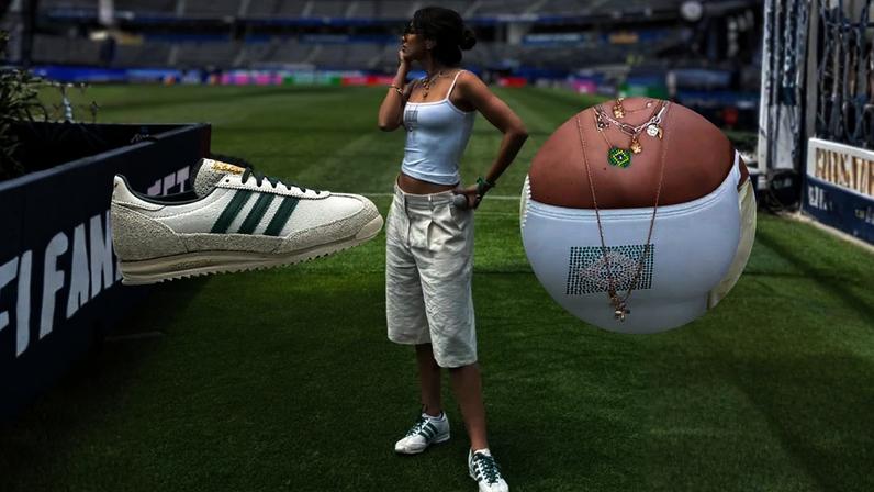 Look de Copa! De regata branca com Brasil em strass, jorts off-white e Adidas no pé, Anitta comandará abertura; saiba o preço do tênis que não é Gazelle nem Samba