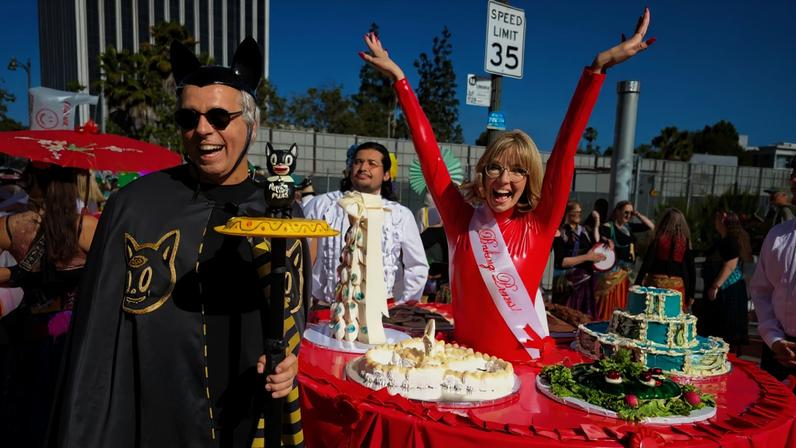 Parada inaugural do LACMA celebra novo prédio e a comunidade criativa de LA