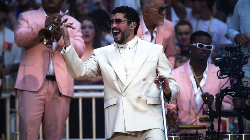 Turnê de Bad Bunny quebra recordes fora dos EUA e fatura US$ 1 bilhão