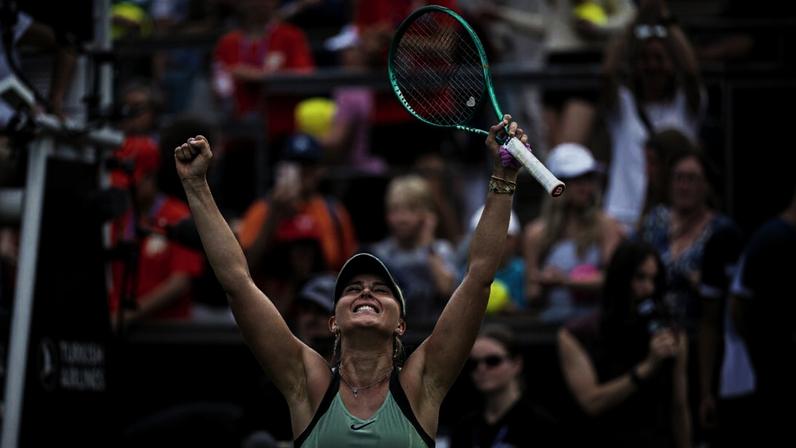 Badosa chora após vitória sobre Gauff, diz amar o tênis