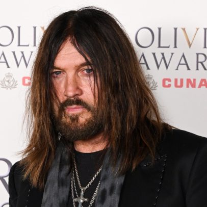 Billy Ray Cyrus relata paralisia vocal temporária após sepse quase fatal