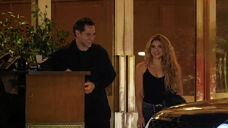 Shakira e ator jantam juntos e vão embora no mesmo carro
