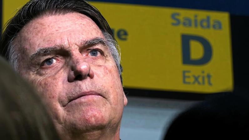 Defesa de Bolsonaro solicita prorrogação da prisão domiciliar humanitária