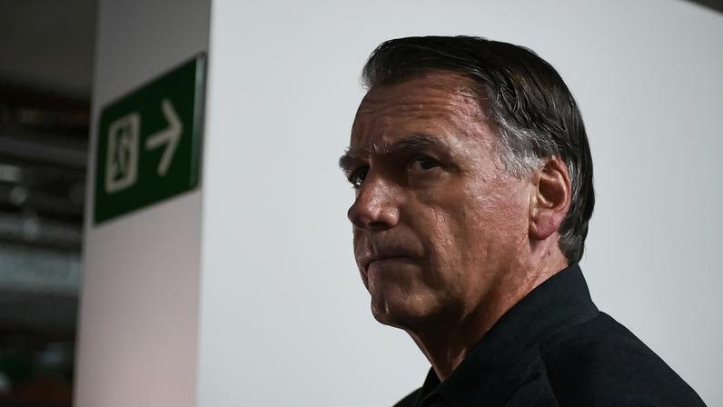 Documento enviado ao STF relata que Bolsonaro teve agravamento nas crises de soluço e precisou de doses extras de medicamento. (Foto: EFE/Andre Borges)