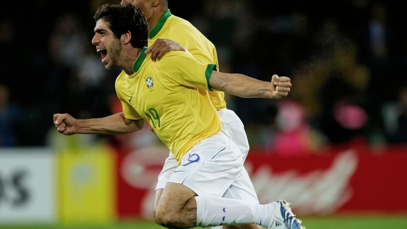 Brasil adota uniforme inusitado contra Escócia