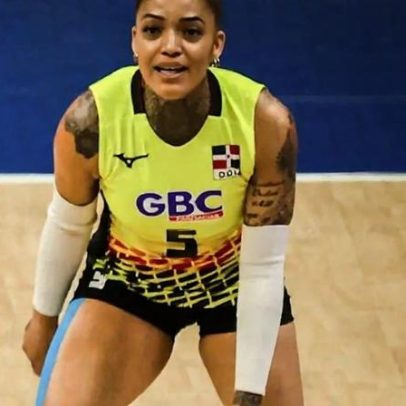 Brenda Castillo, ex-Sesi Bauru, é festejada por fãs na VNL