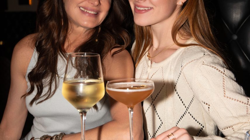 Brooke Shields comemora 61º aniversário em festa com as filhas no ZOI Nomad