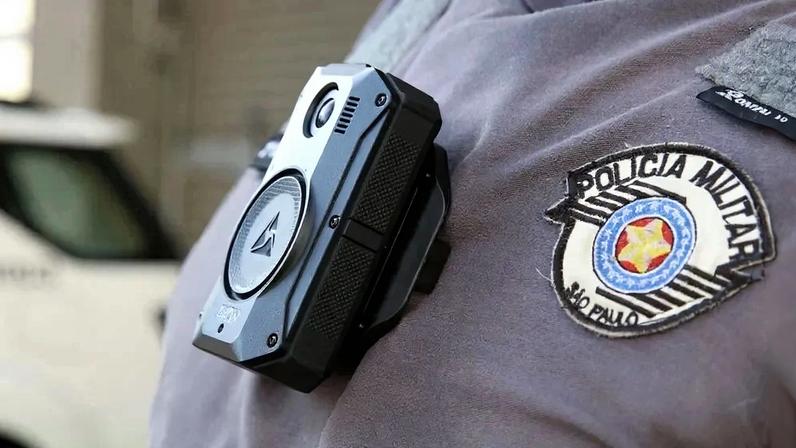 Câmera corporal em uniforme da Polícia Militar de São Paulo. Foto: Rovena Rosa/Agência Brasil