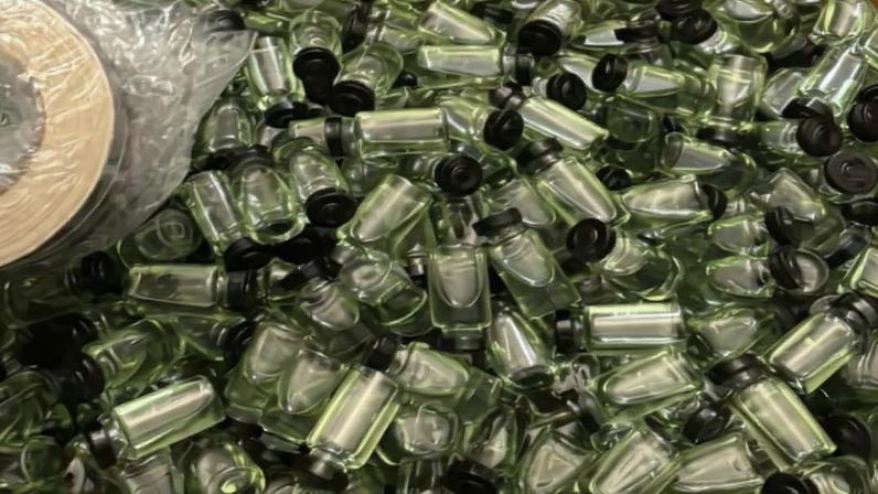 Fábrica falsa de canetas emagrecedoras é fechada pela Polícia