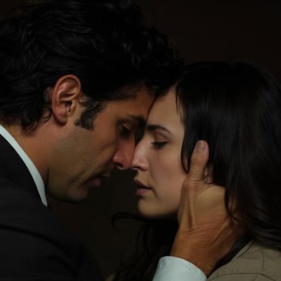 Pedro descobre atentado contra Adriana na prisão