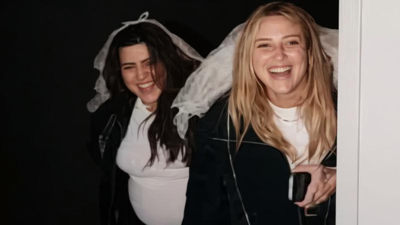 Tati Dias mostra detalhes de convite dos padrinhos de casamento com Launa Prado — Foto: Reprodução/Instagram