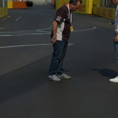 F1 interrompe GP de Mônaco para consertar asfalto solto