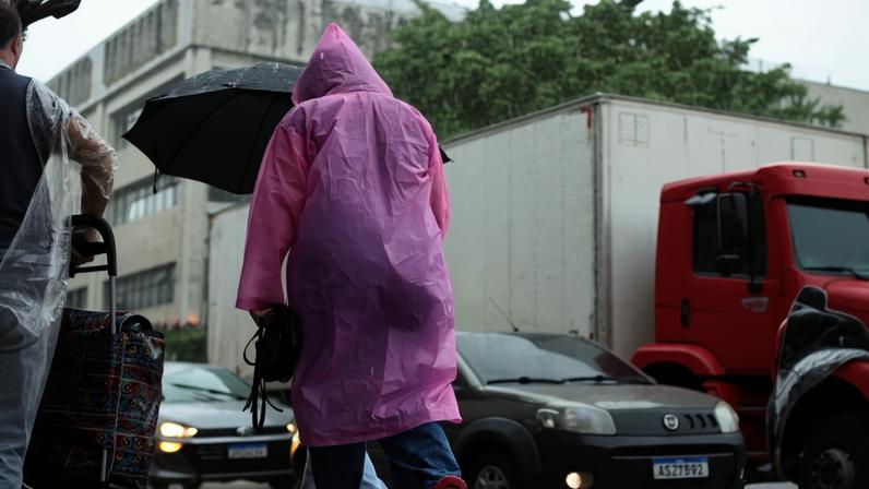 Chuva aumenta no Centro-Sul com chegada de frente fria