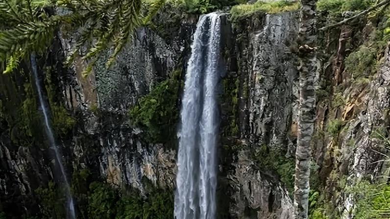 Em Urubici, na Serra Catarinense, a Cascata do Avencal tem mais de 100 metros de queda d'água