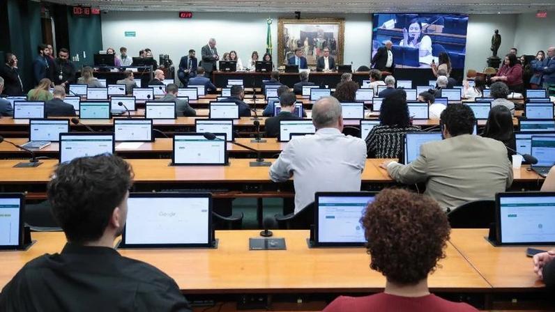 CCJ aprova redução da maioridade penal; votação dos deputados