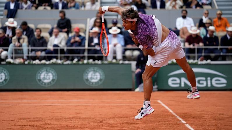 Arnaldi desiste por doença; Cobolli enfrenta Zverev na final