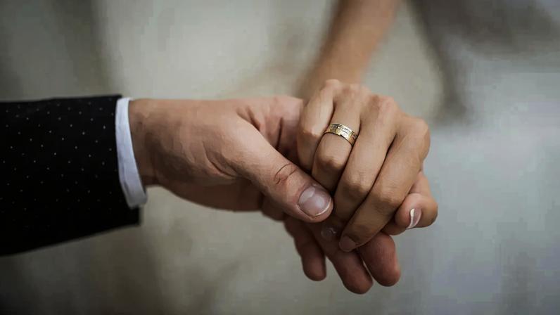 Discussão sobre dúvidas e reflexões sobre o casamento e a fé cristã.