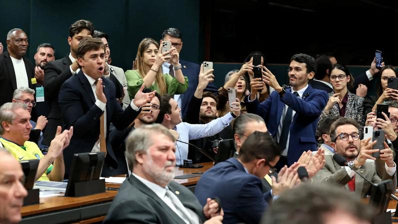 Como votou cada deputado na PEC que reduz a maioridade penal na CCJ