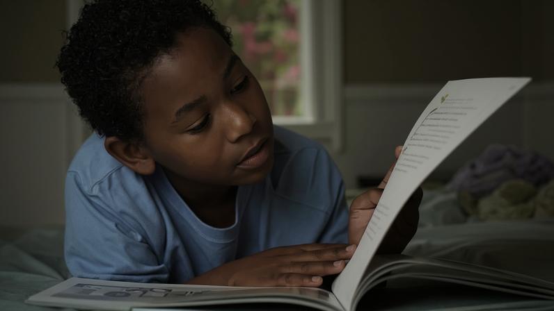 Leitura estimula criança a identificar e prever padrões estruturais e linguísticos de maneira lúdica