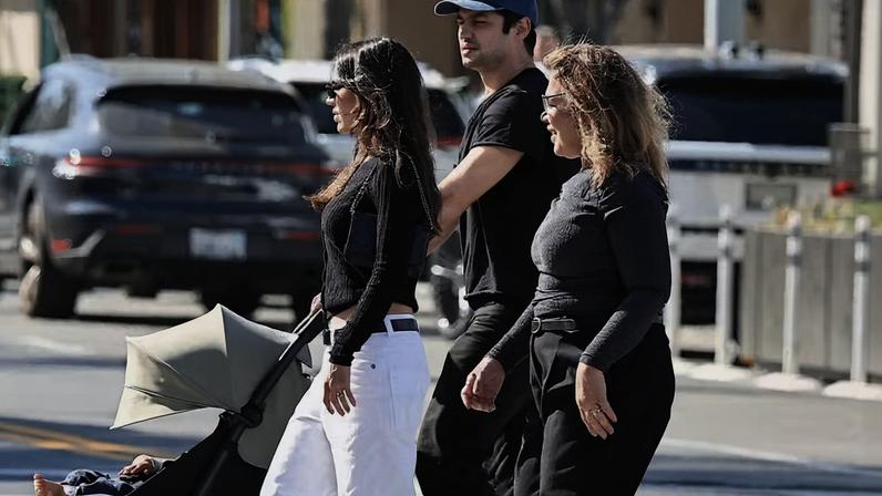 Gabriel Leone com a família em Beverly Hills — Foto: The Grosby Group