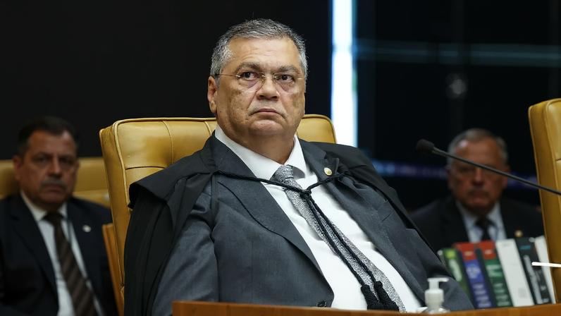 Dino critica bets e big techs em julgamento sobre redes sociais