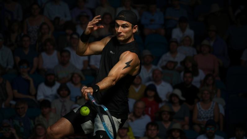 Draper volta a vencer na grama de Eastbourne