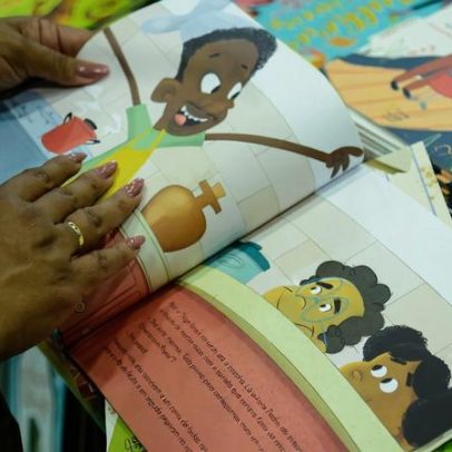 Bienal nas Escolas do RJ usa tema de Copa para estimular leitura