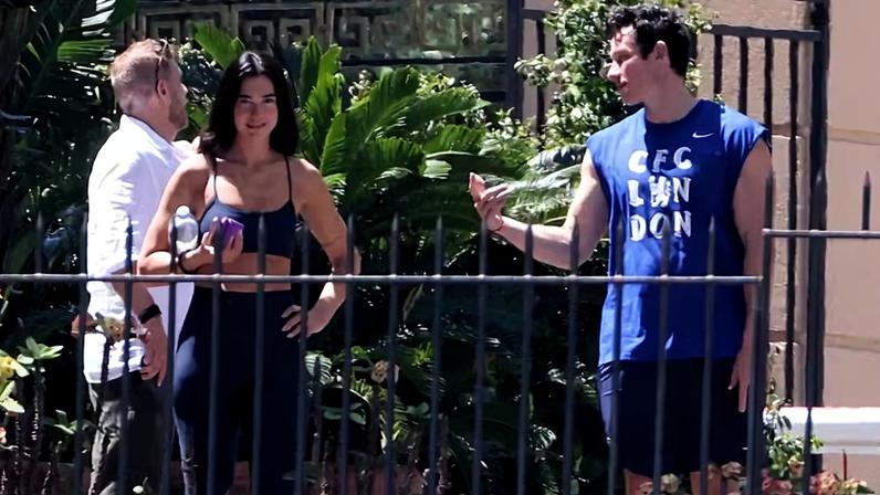 Dua Lipa e Callum Turner — Foto: The Grosby Group