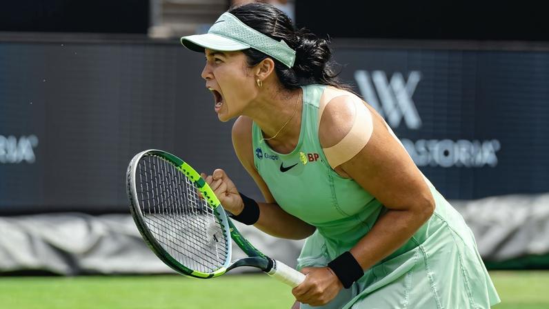 Eala surpreende Rybakina e enfrenta Svitolina nas quartas em Berlim