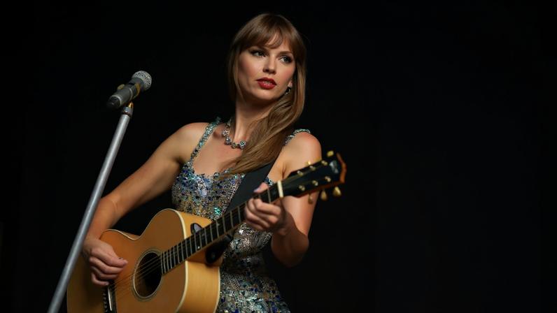 Taylor Swift faz história na cerimônia de indução do Songwriters Hall of Fame