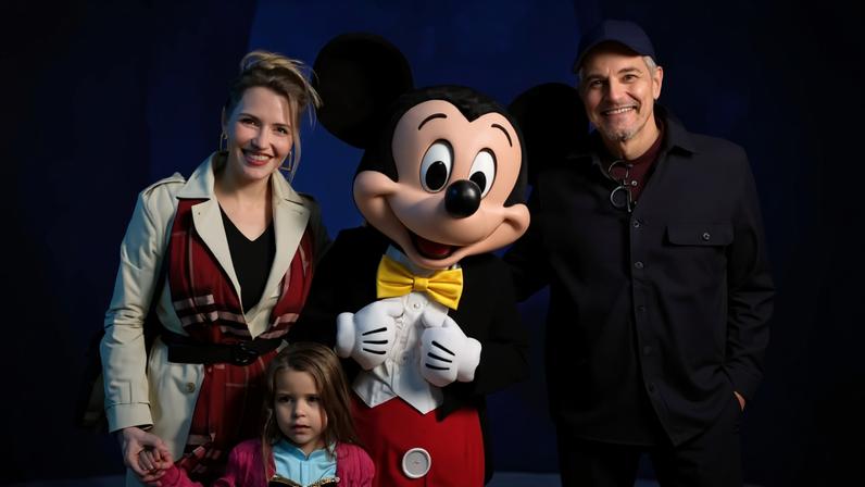 Edson Celulari leva filha, Chiara, ao Disney On Ice — Foto: Anderson Bordê / AgNews