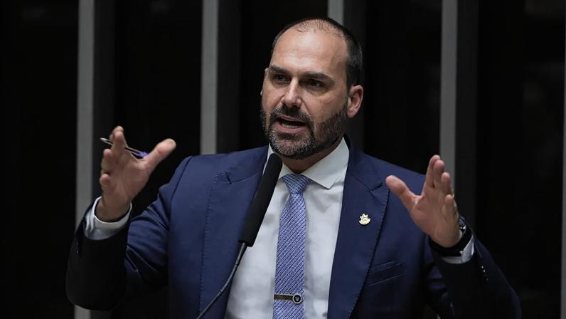 Ex-deputado elevou o tom contra Romeu Zema por críticas ao envolvimento de Flávio Bolsonaro com o banqueiro Daniel Vorcaro. (Foto: Zeca Ribeiro/Câmara dos Deputados)