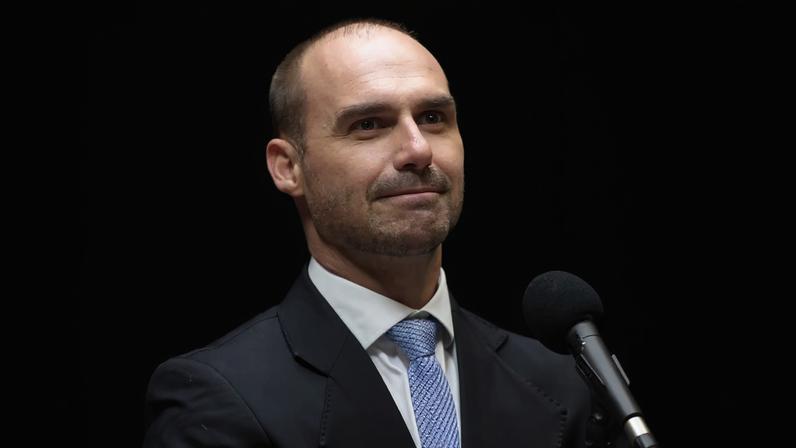 Eduardo diz ter recorrido a Trump para punir Moraes, nega pressão tarifaço e compara o Zelle ao Pix ao defender um acordo com os EUA. (Foto: Bruno Spada/Câmara dos Deputados)