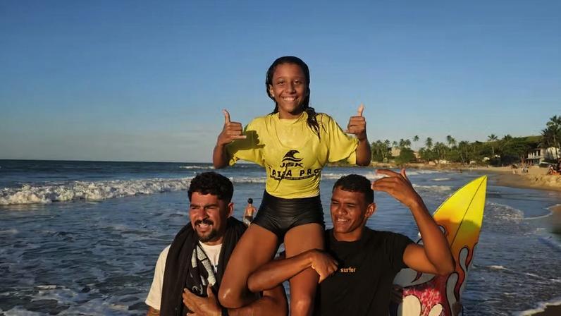Cearense de surfe: Eloá Lima conquista título — Foto: Adriano Silveira
