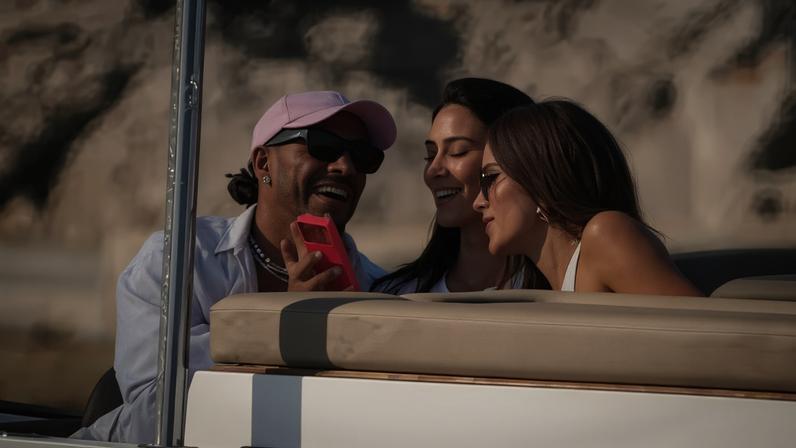 Lewis Hamilton, Kim Kardashian e Khloé Kardashian — Foto: The Grosby Group