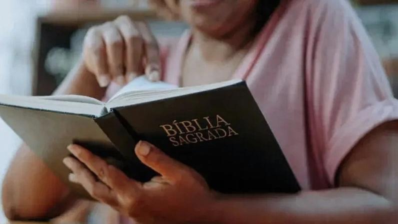 Discussão sobre o arrebatamento e seu significado nas Escrituras Sagradas.
