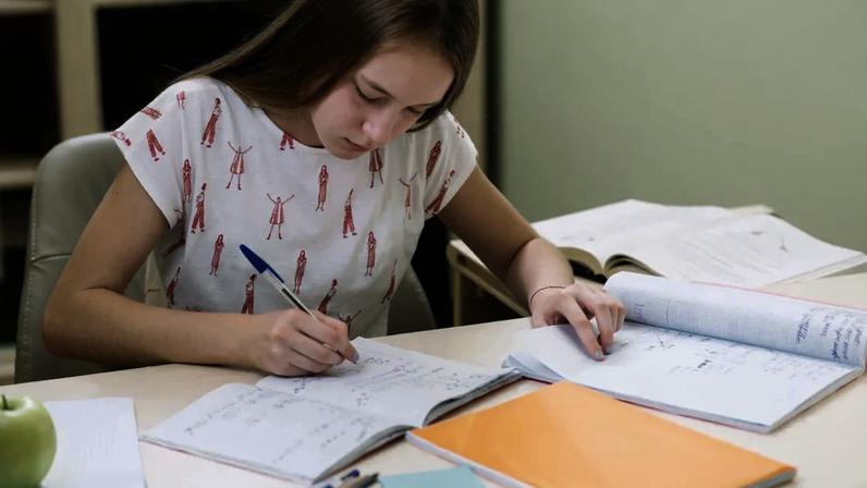 Especialista analisa se uso de IA torna estudantes mais preguiçosos