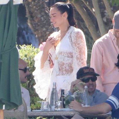 Dua Lipa irradia vibes de noiva em vestido de renda após casamento com Turner