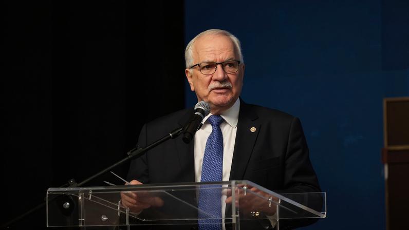 Fachin critica ingerência externa contra o STF; Moraes enfrenta processo nos EUA