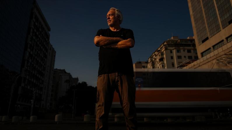 Fausto Fawcett lançou, entre o fim dos anos 1980 e o início dos anos 1990, discos e livros marcados por narrativas poéticas, exageradas e febris sobre o cotidiano. Foto: Divulgação