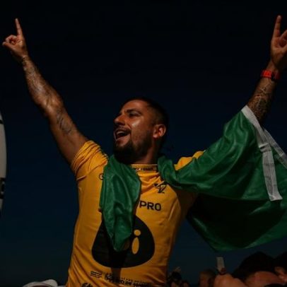 Filipe Toledo mira recorde histórico no Brasil após tetracampeonato na WSL