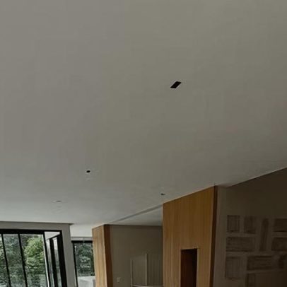 Jonas Sulzbach celebra conclusão de obras em casa
