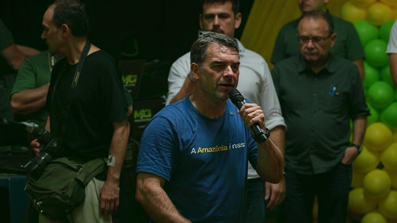 Flávio Bolsonaro afirma em Belém que quer flexibilizar licenças ambientais