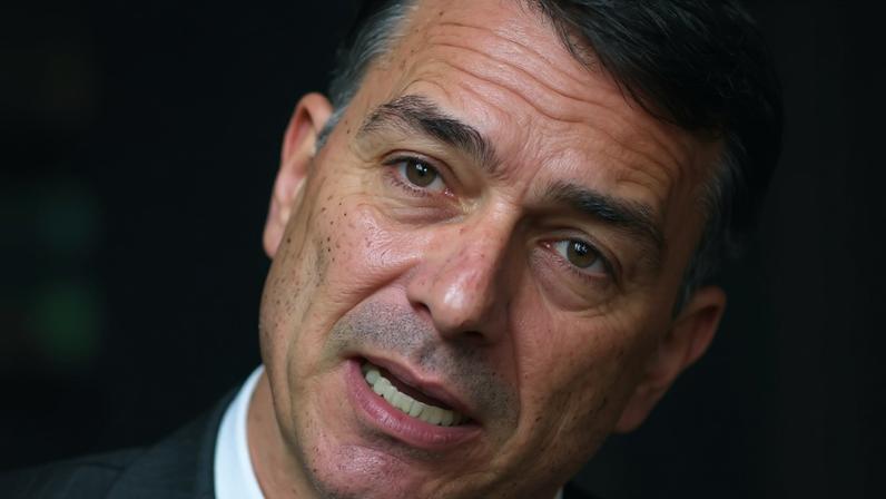 Deputado do PSOL afirma que Flávio Bolsonaro teria articulado medidas de pressão econômica contra o Brasil junto ao governo dos EUA. (Foto: EFE/Andre Borges)