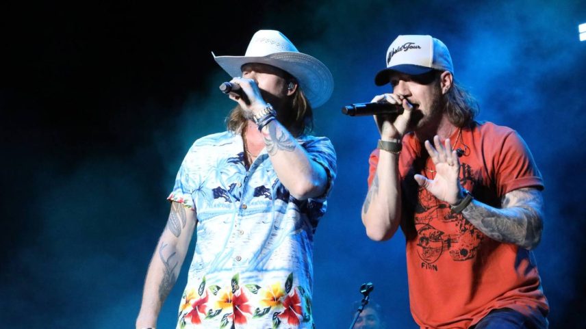 Florida Georgia Line se reúne em aparição surpresa no CMA Fest
